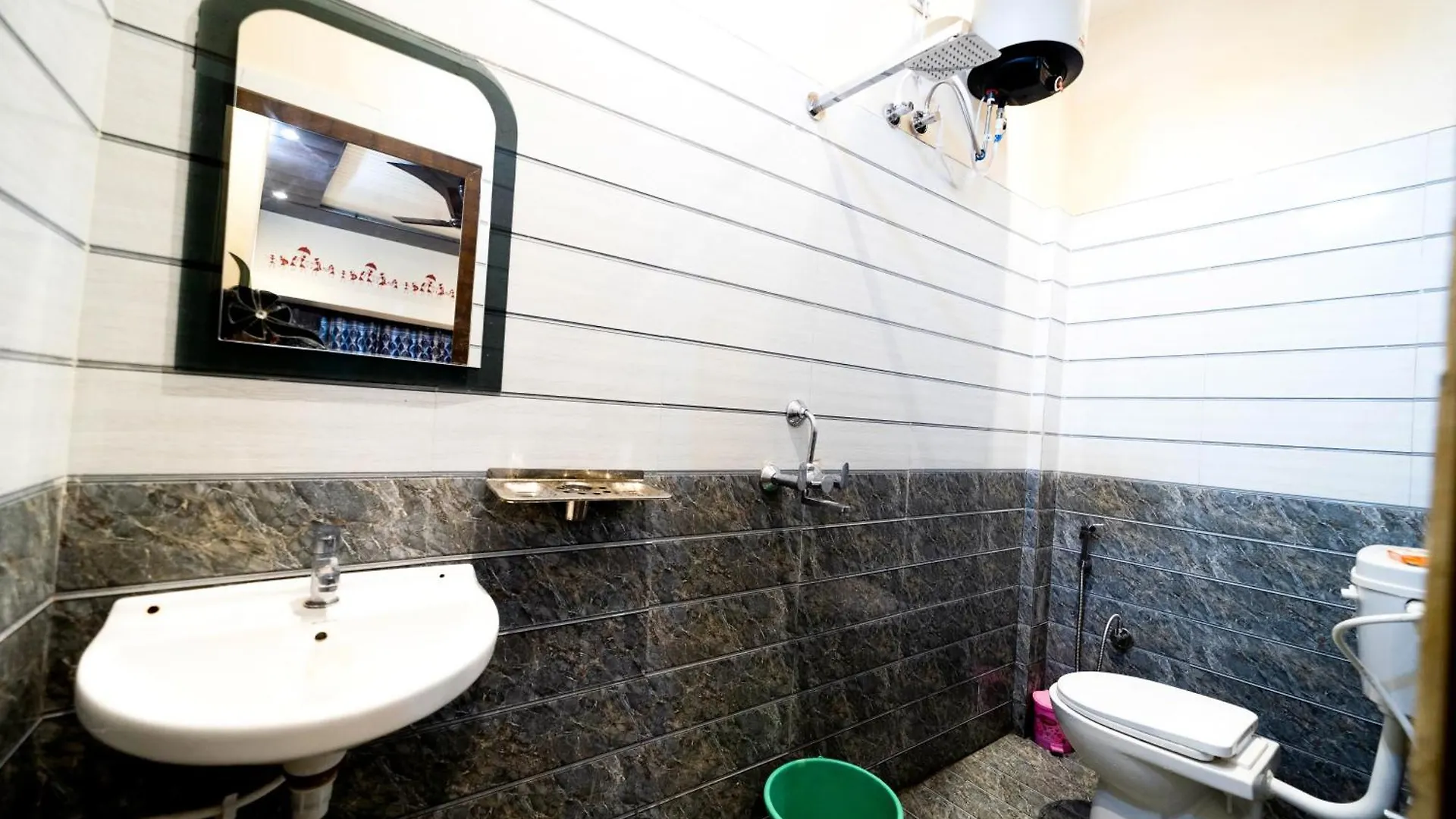 Raghuvanshi Paying Guest House فاراناسي