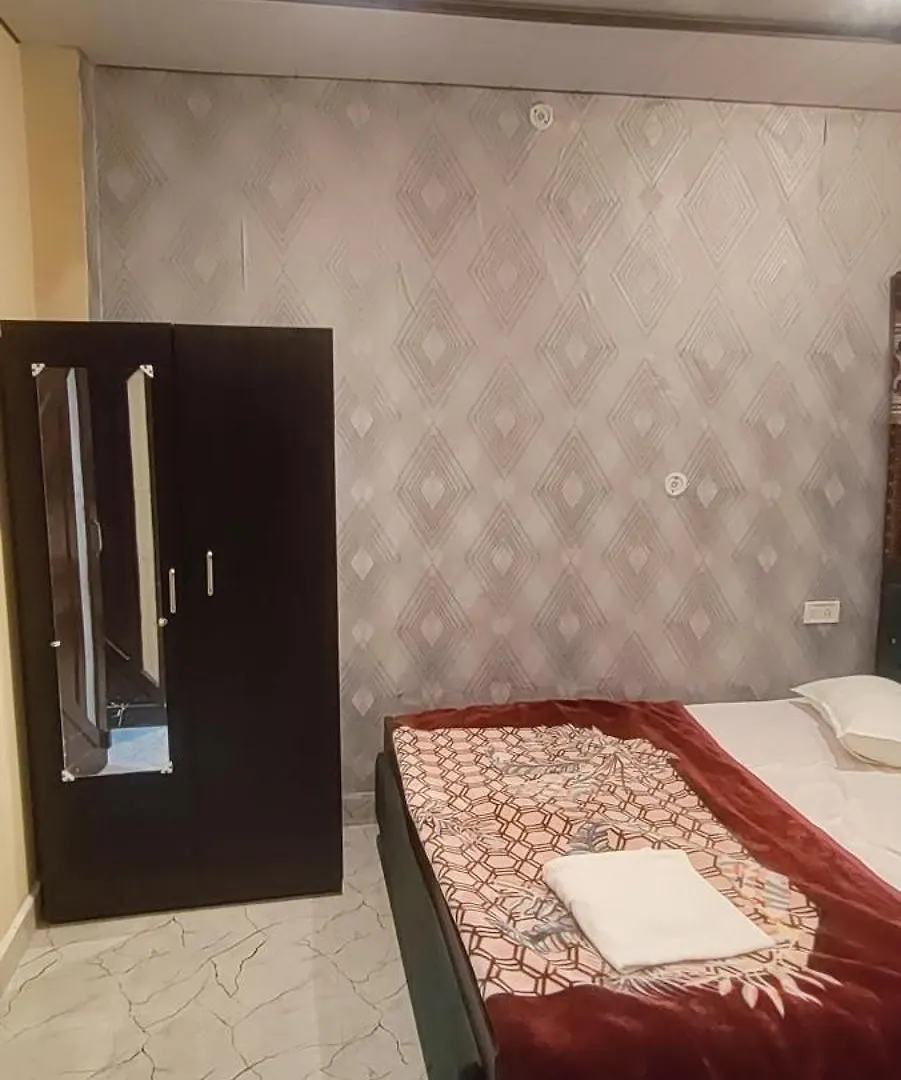Raghuvanshi Paying Guest House فاراناسي